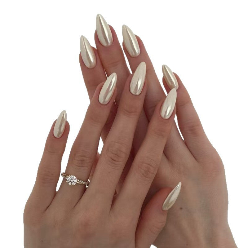 Elegante Kunstnägel Im Schimmernden Metallic-Look Brehn
