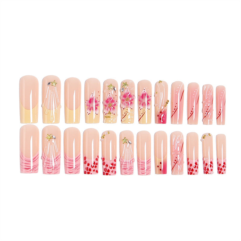 Kunstvolle Nagelspitzen mit botanischem Design Brehn