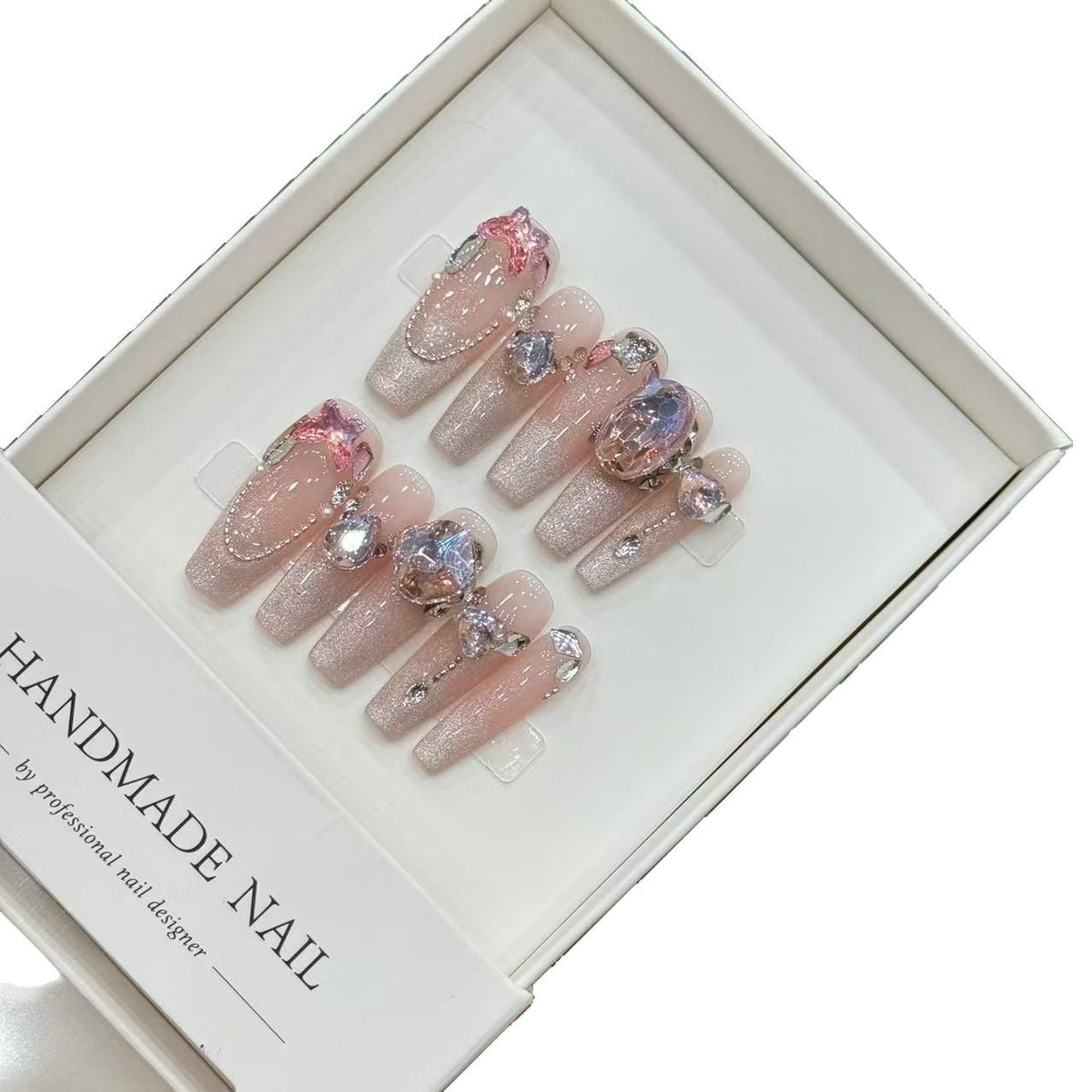 Dekoratives handgemachtes Press-On Nagelkunstset mit Edelsteinakzenten