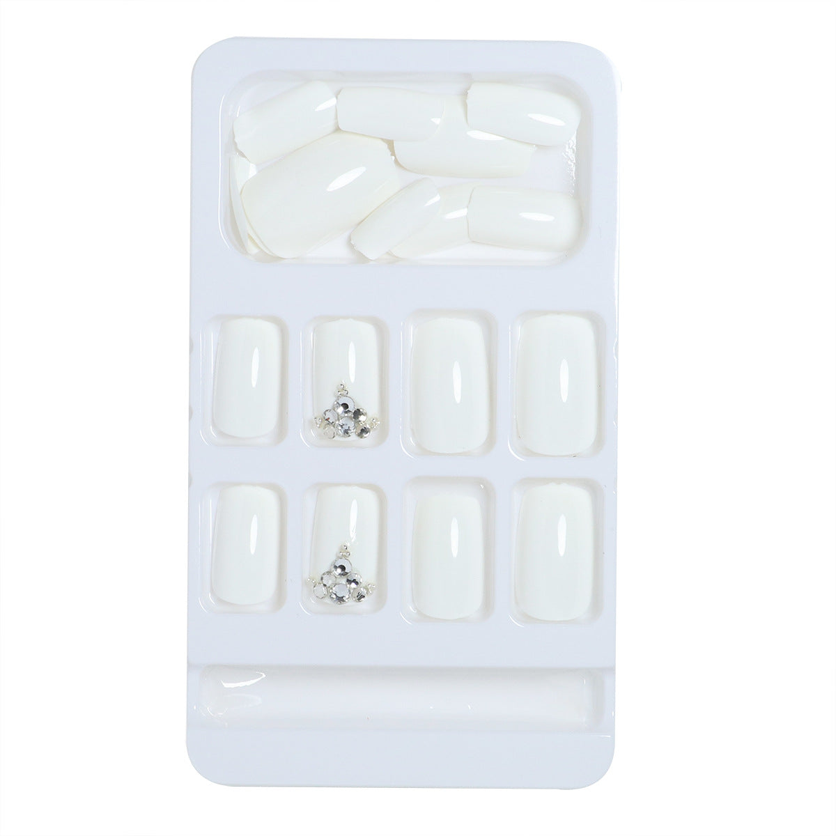 Luxus Press-On Nail Design mit Strass-Akzenten Brehn