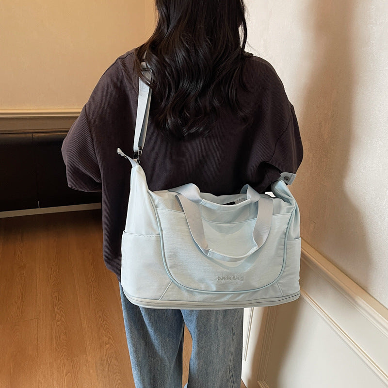 Damen Sportliche Reisetasche mit geräumigem Innenfach und verstellbarem Schultergurt Brehn