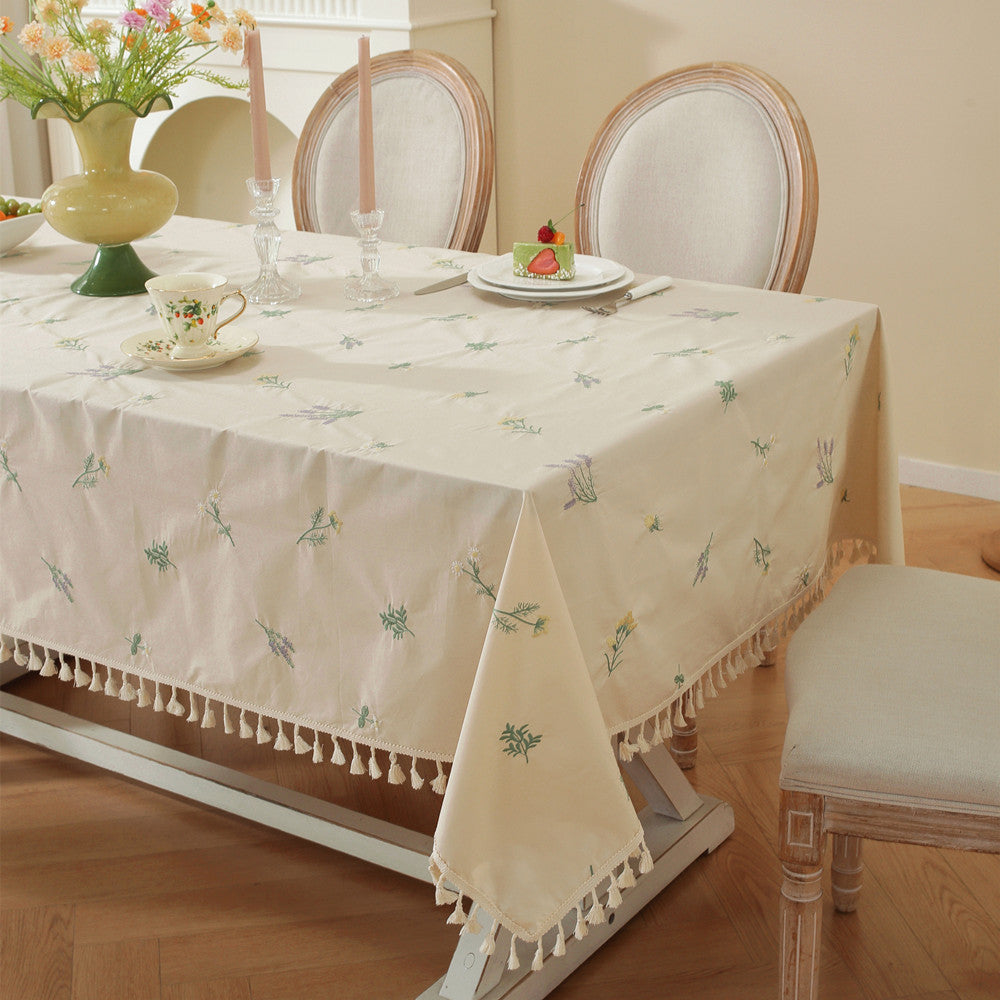 Bestickte Blumen-Tischdecke