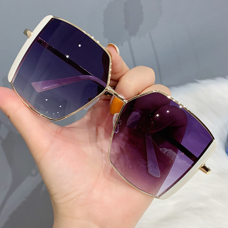Damen oversized Sonnenbrille mit glamourösem Rahmen Brehn