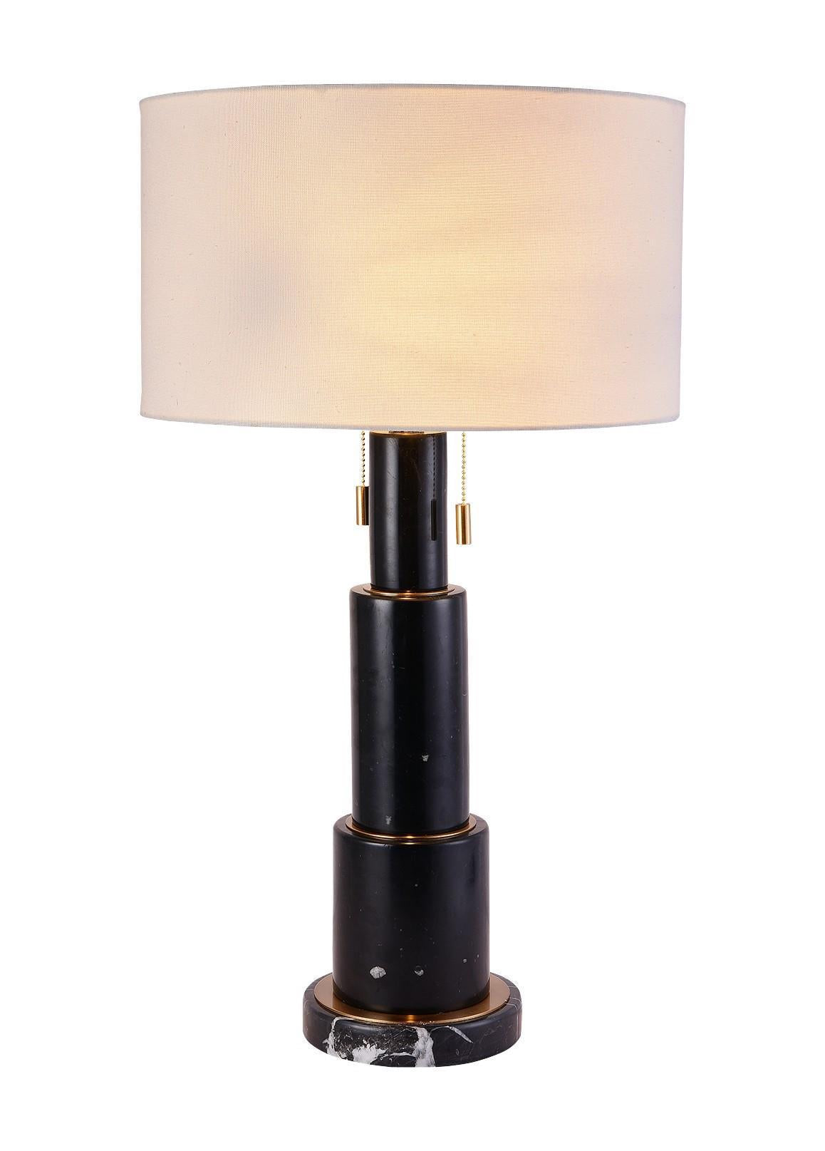 Moderne Minimalistische Tischlampe mit Texturiertem Schirm