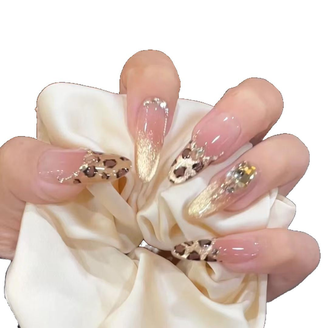 Kunstnägel mit Elegantem Leoparden-Design und Glitzer-Effekten Brehn