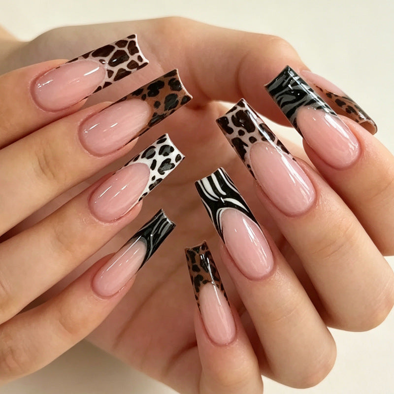 Künstlerisches Tierdruck Press-On Nagelset Brehn