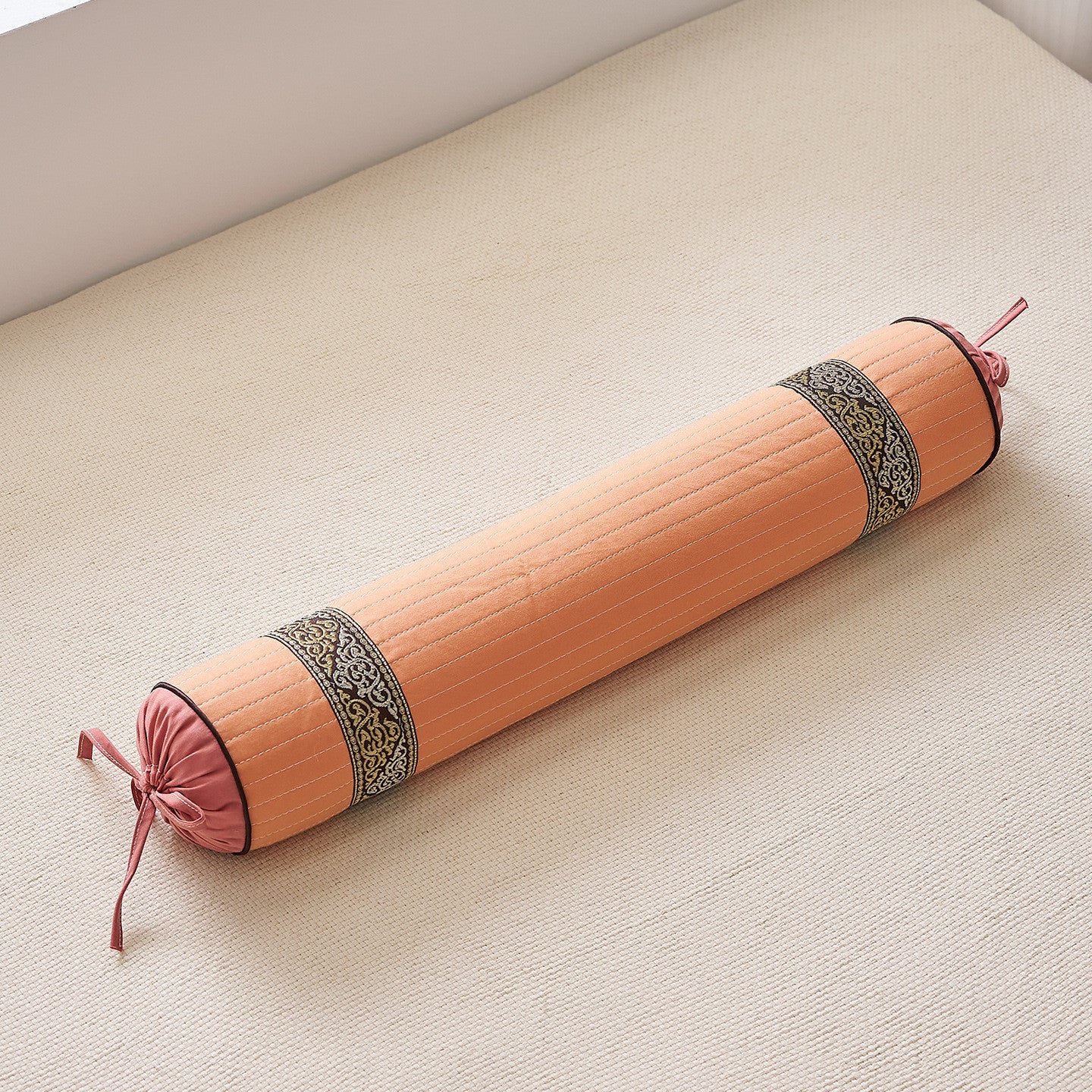 Meditationsrolle mit Dekorativem Design Brehn