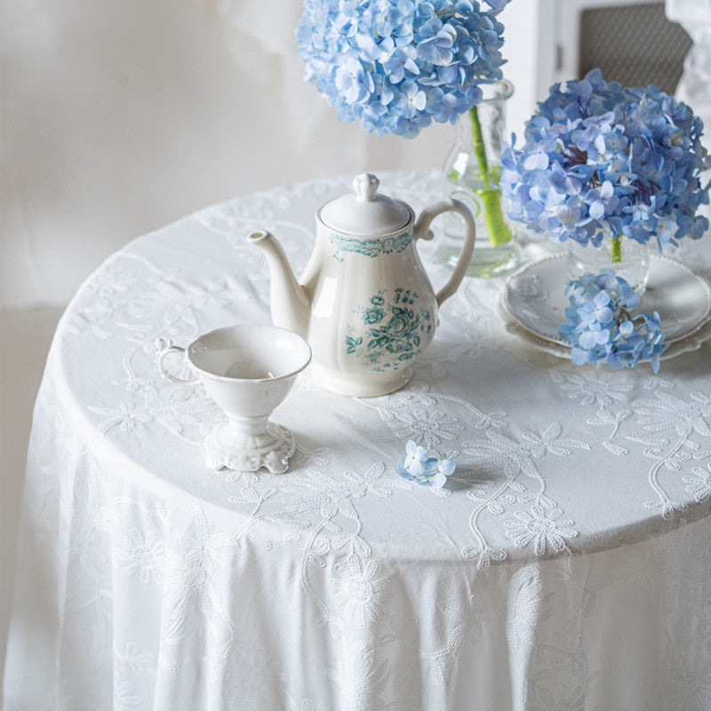 Elegante Blumenmuster-Tischdecke