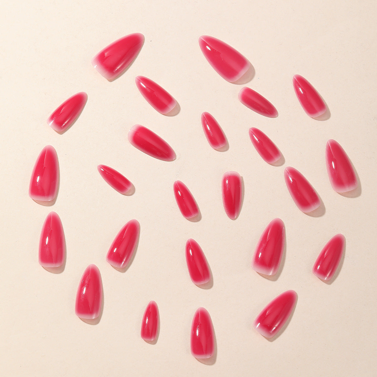 Glänzende Ombre Stiletto Nagelverlängerungen Brehn