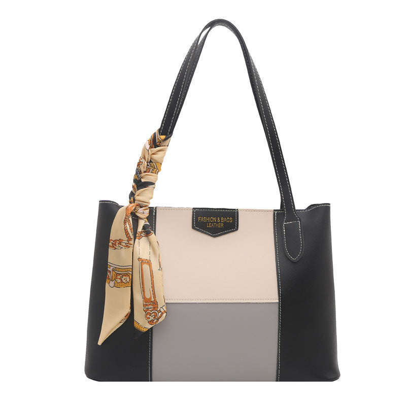 Strukturierte Tote-Handtasche mit dekorativem Schal