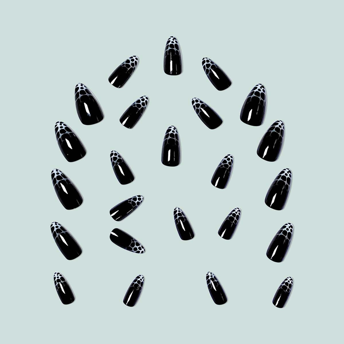 Kunstvolle Stiletto-Nägel mit modernem Design Brehn