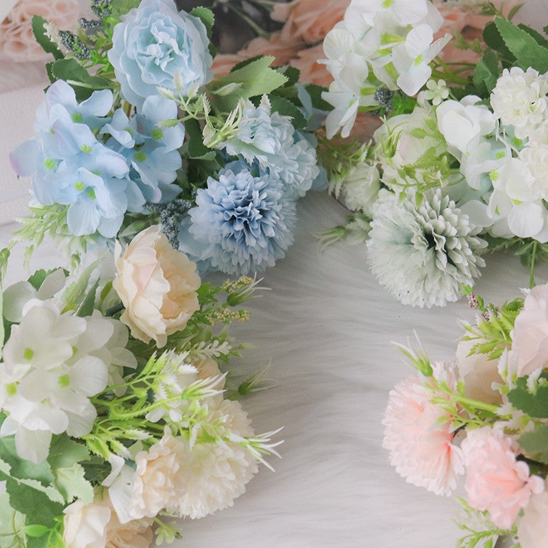 Künstliches Blumenarrangement