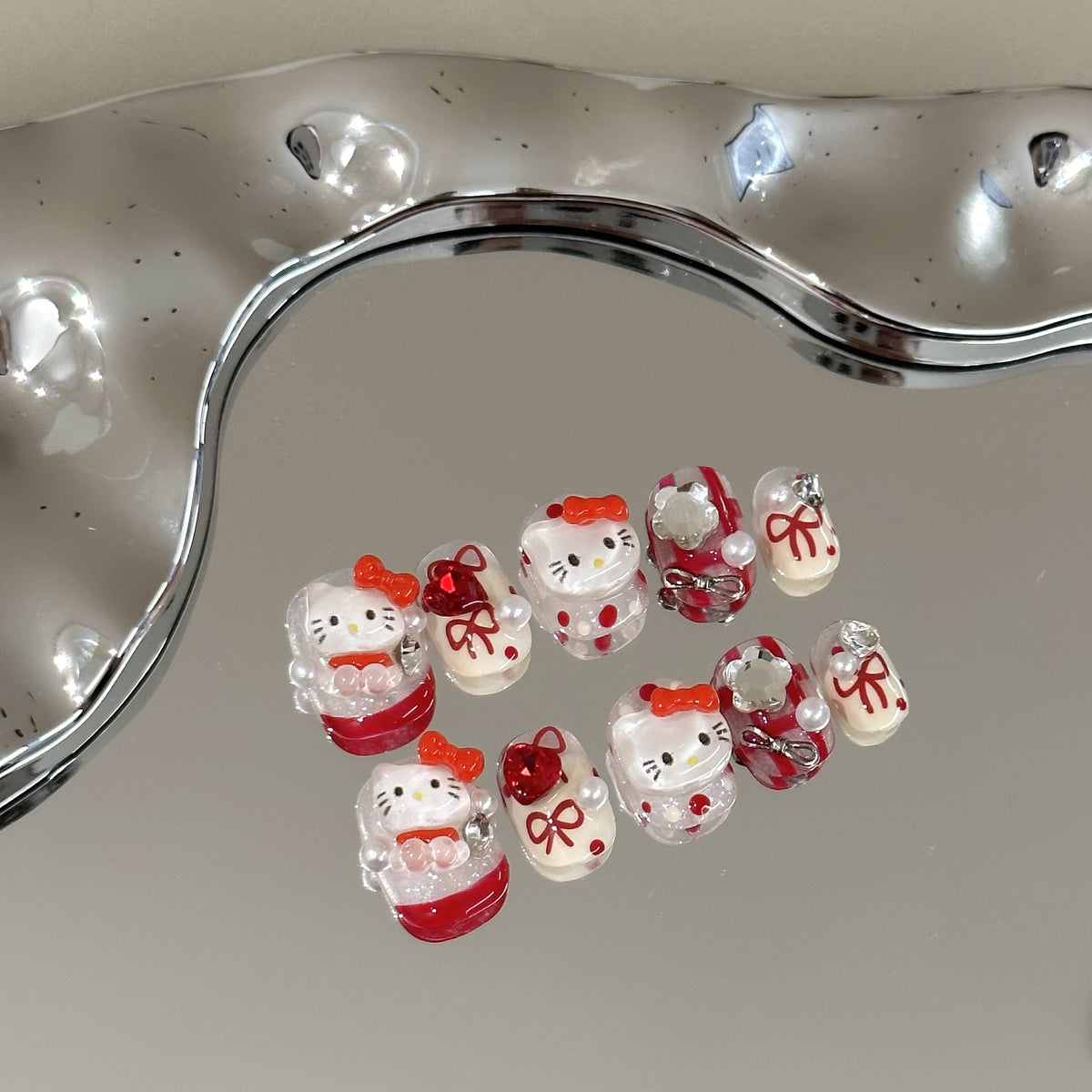 Verspieltes Hello Kitty-Themen Press-On Nagelkunst Set
