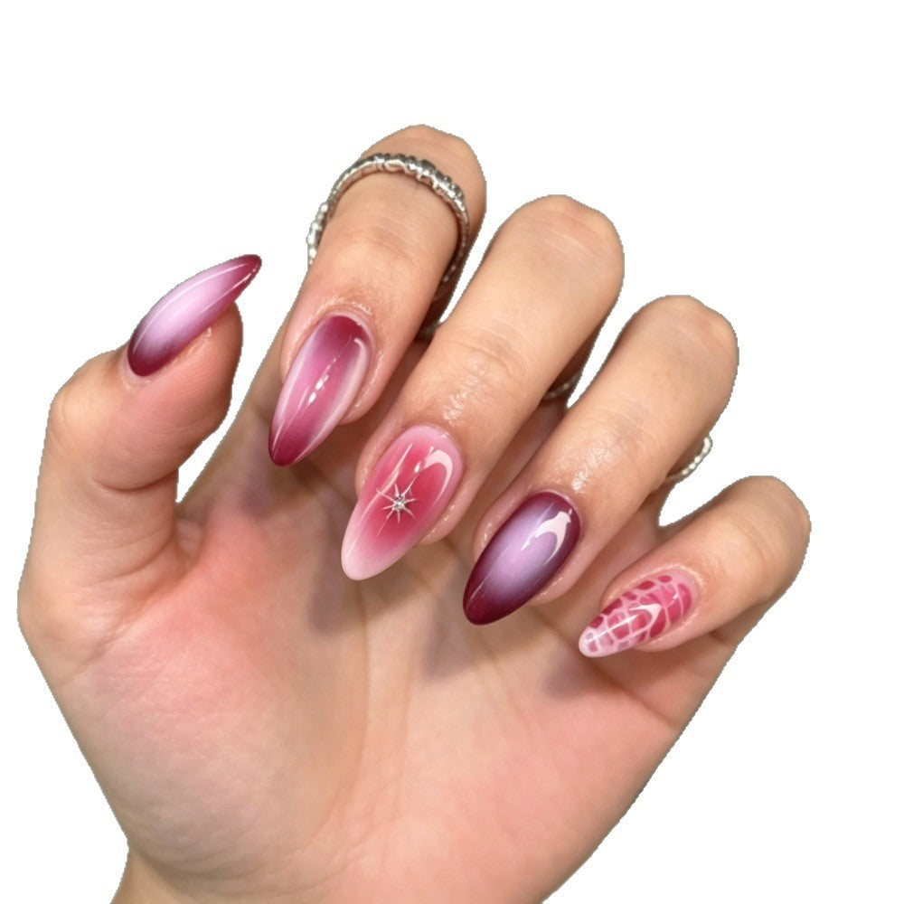 Kunstnägel mit Elegantem Ombre-Design und Kreativen Akzenten Brehn