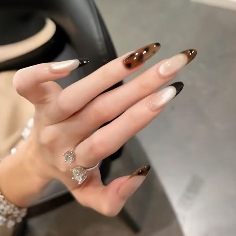 Elegante Stiletto-Nagelspitzen Brehn
