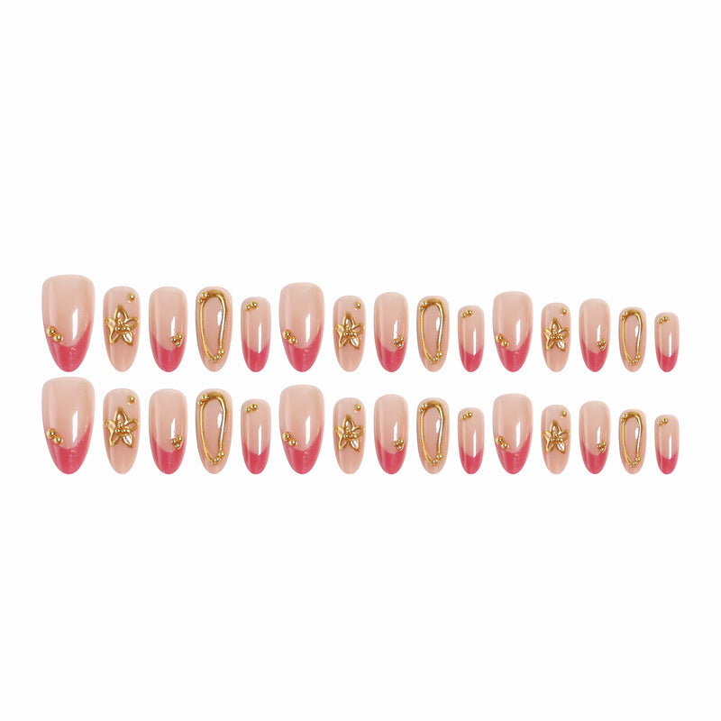 Kunstvolle Nagelspitzen mit zarten Goldakzenten Brehn