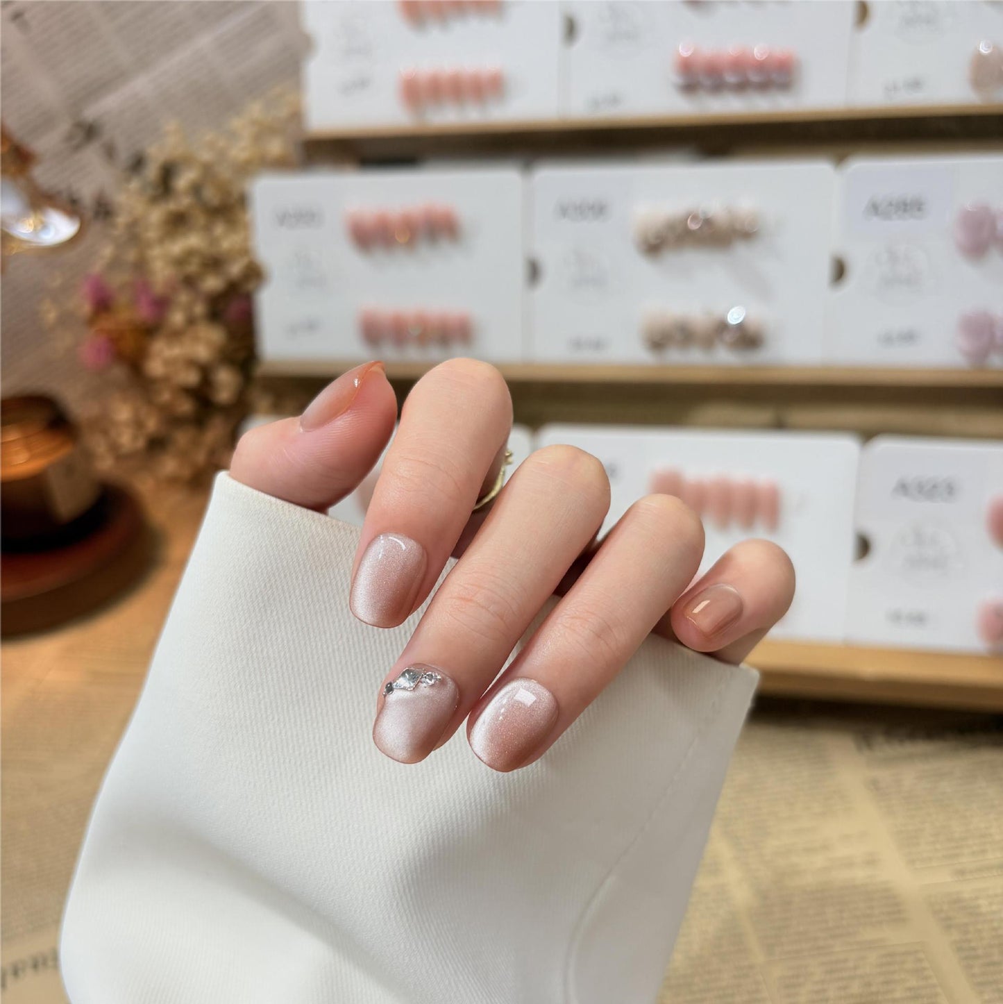 Elegantes Press-On-Nagel-Set mit Kristallakzent Brehn
