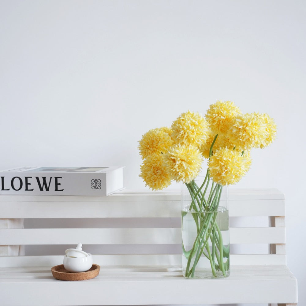 Lebensechter dekorativer Blumenstängel