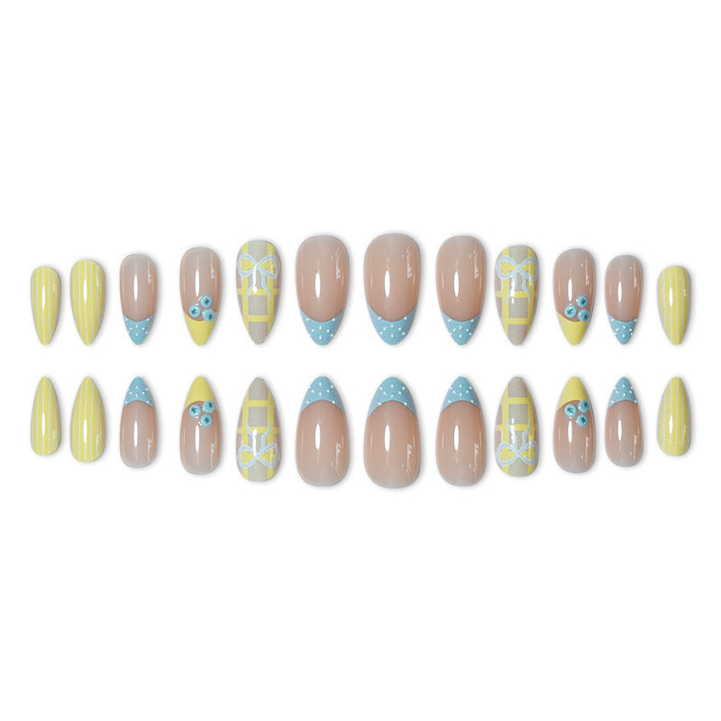Designer Press-On Nail Art Set mit einzigartigen Mustern Brehn