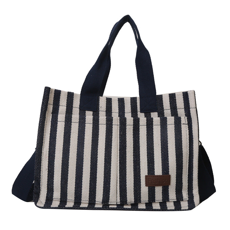 Stylische gestreifte Stofftasche