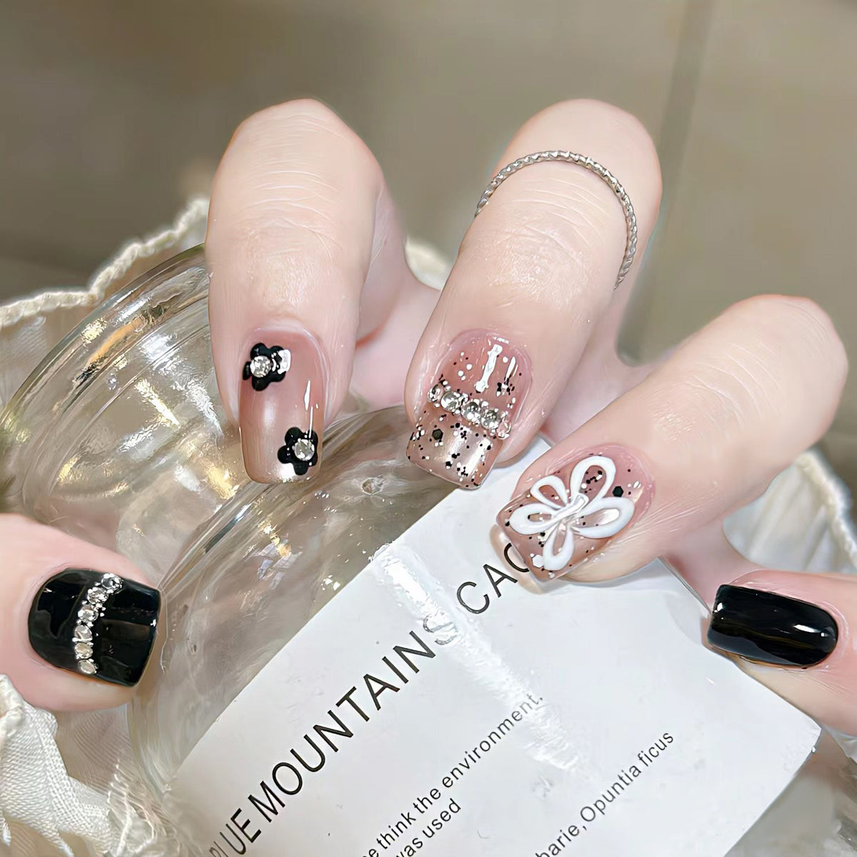 Elegante Lange Press-On Nägel Set mit Künstlerischen Spitzen Brehn
