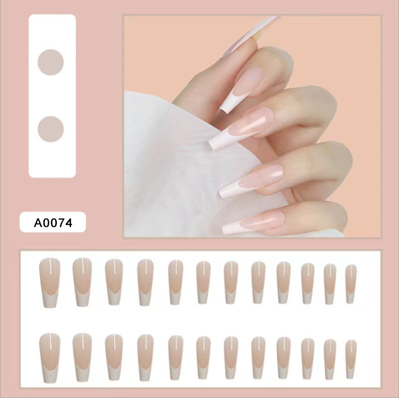 Kunstnagelset mit eleganten spitzen und stilvollem French Design Brehn