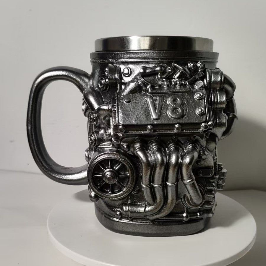 Kaffeebecher im V8 Motor-Design Brehn