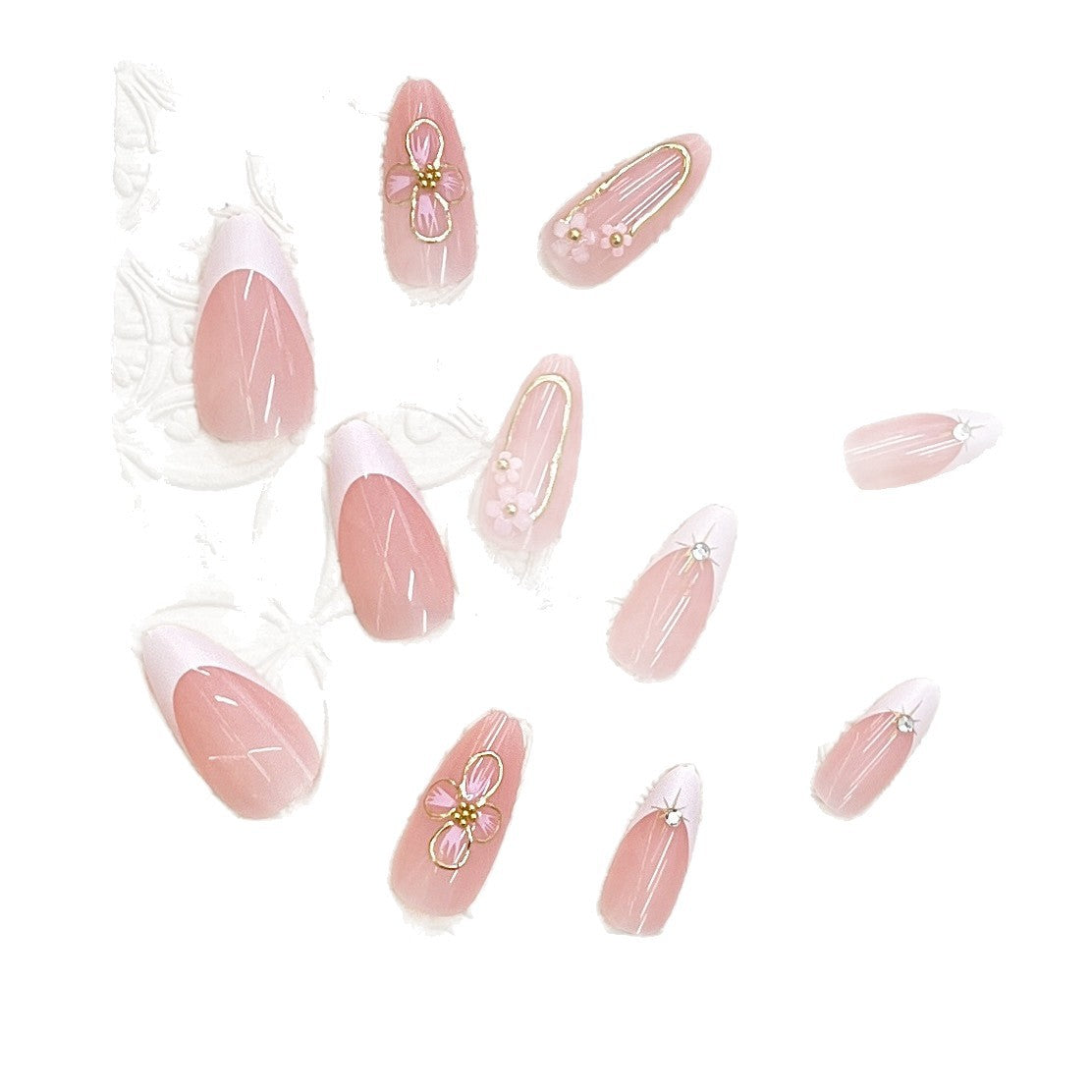 Elegantes Press-On Nagelkunst-Set mit floralen Akzenten Brehn