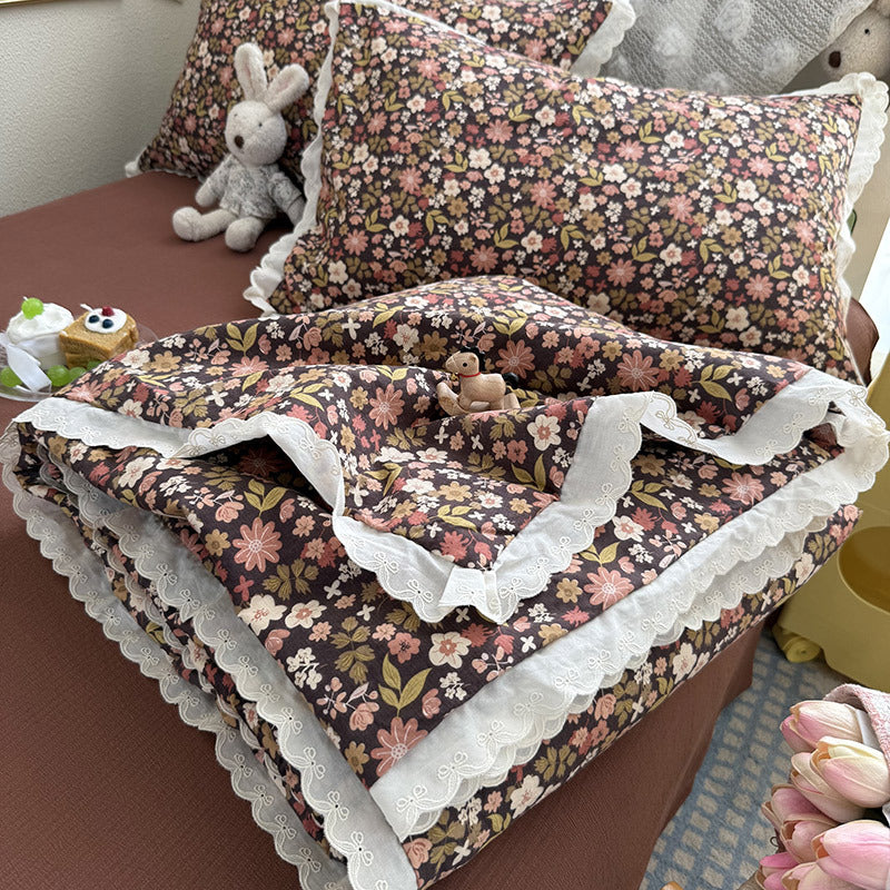 Damen Kuschelige Tagesdecke mit verspieltem Blumenmuster Brehn