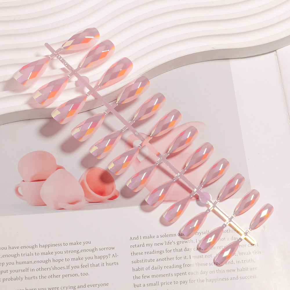 Künstlerisches Press-On-Nagel-Set mit geometrischem Design Brehn