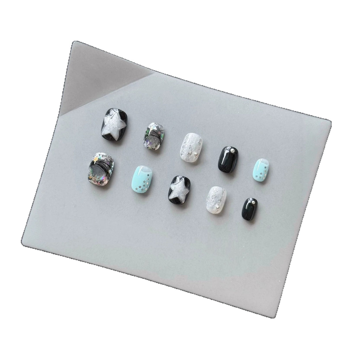Dekoratives Press-On Nagelkunst-Set mit kosmischem Stern-Thema
