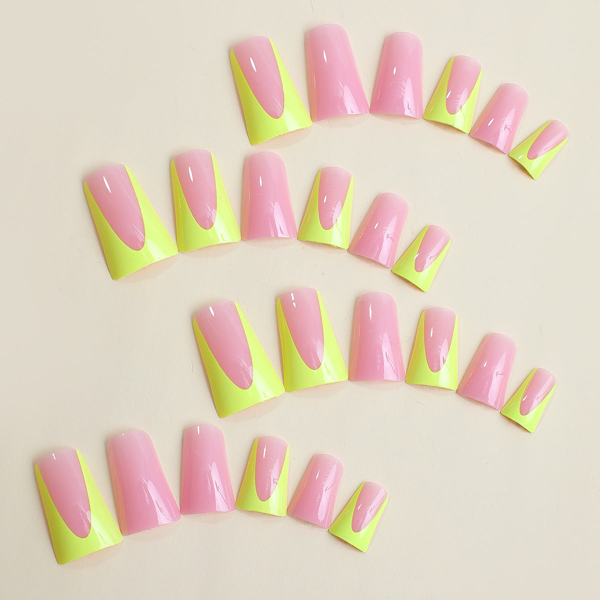 Dekoratives Press-On Nagelkunst-Kit mit lebhaften Farbblockdesigns Brehn