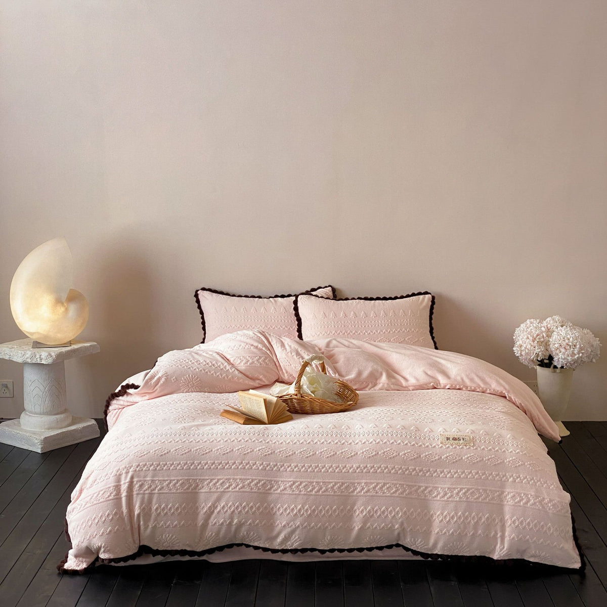 Texturiertes Jacquard-Baumwoll-Bettbezug-Set mit Pom-Pom-Skallopkante