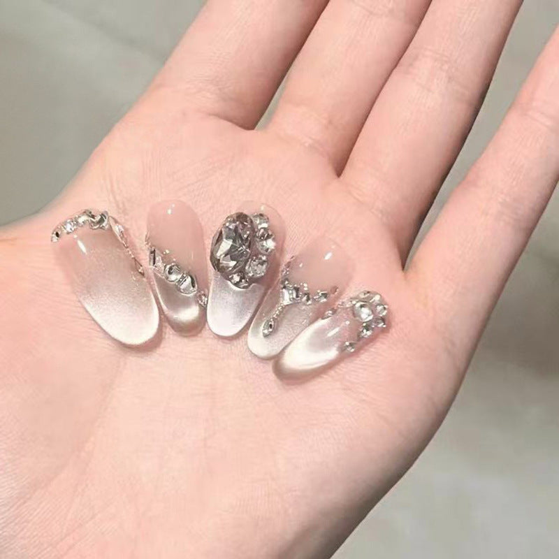 Elegantes Press-On-Nagelset mit künstlerischen Details Brehn