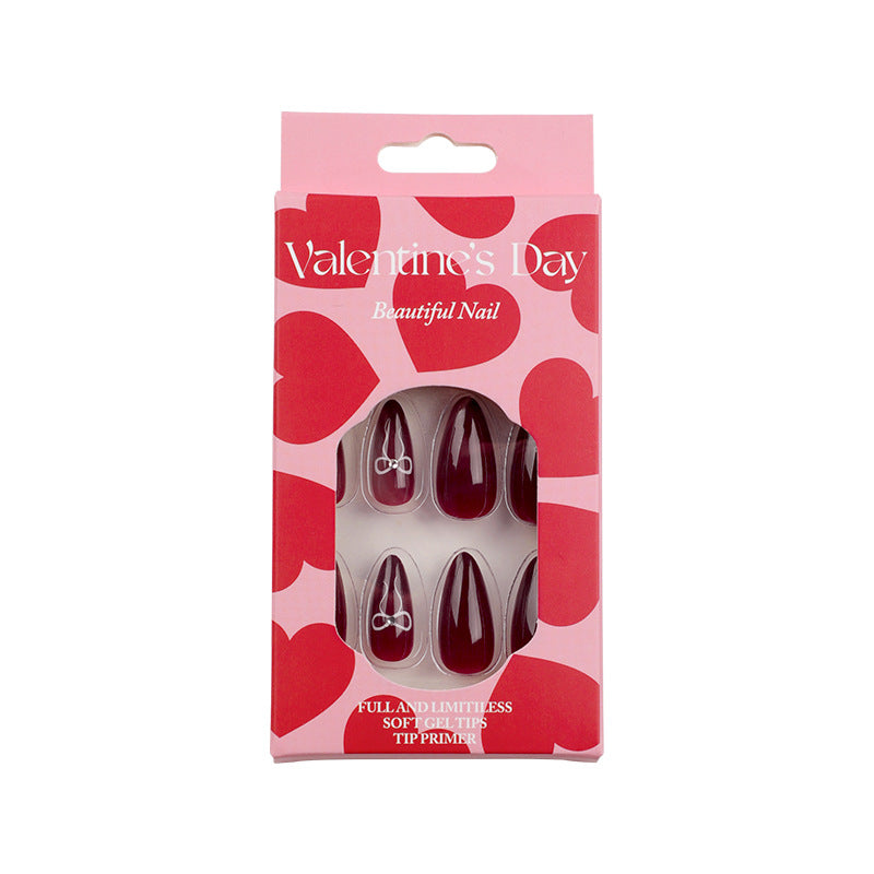 Exquisite Nagelkunst mit Herz-Design Brehn