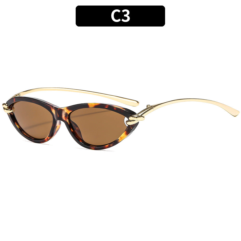 Chice Cat-Eye-Sonnenbrille mit eleganten goldenen Akzenten