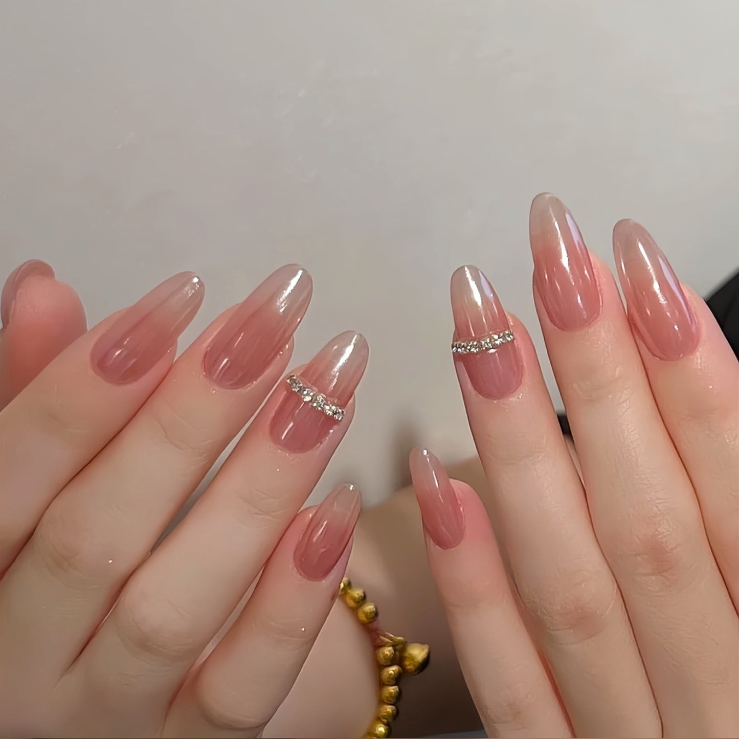 Elegantes Stiletto Press-On Nagelset Brehn