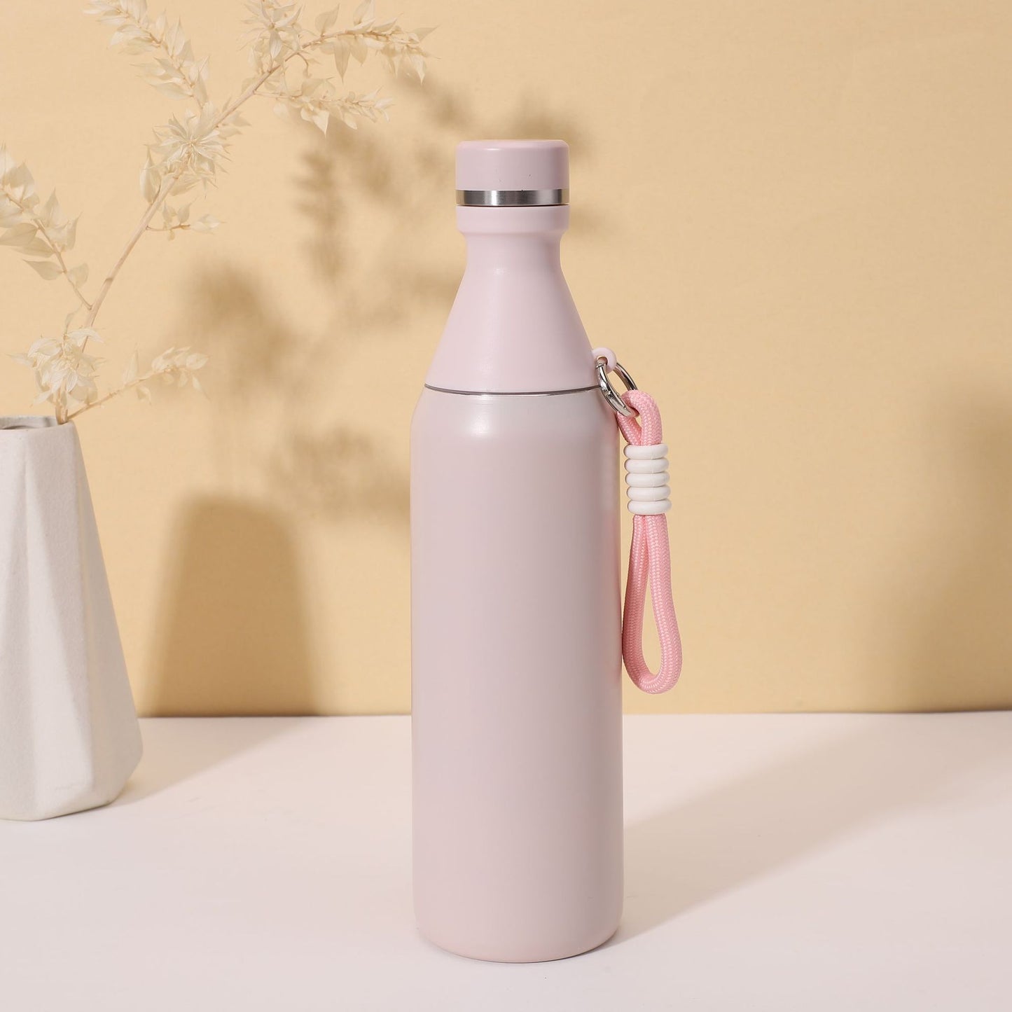 Damen isolierte Wasserflasche mit praktischem Trageband Brehn