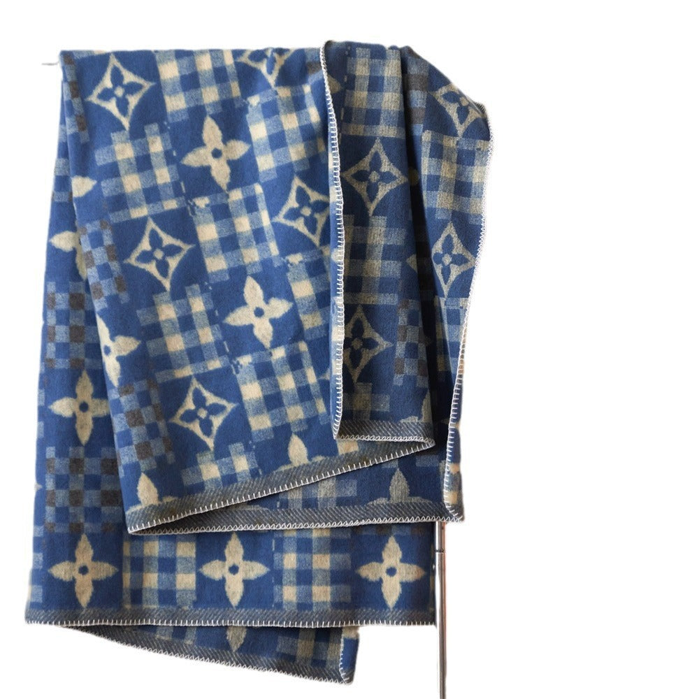 Hahnentritt Kuscheldecke mit feiner Webstruktur und Zierkante