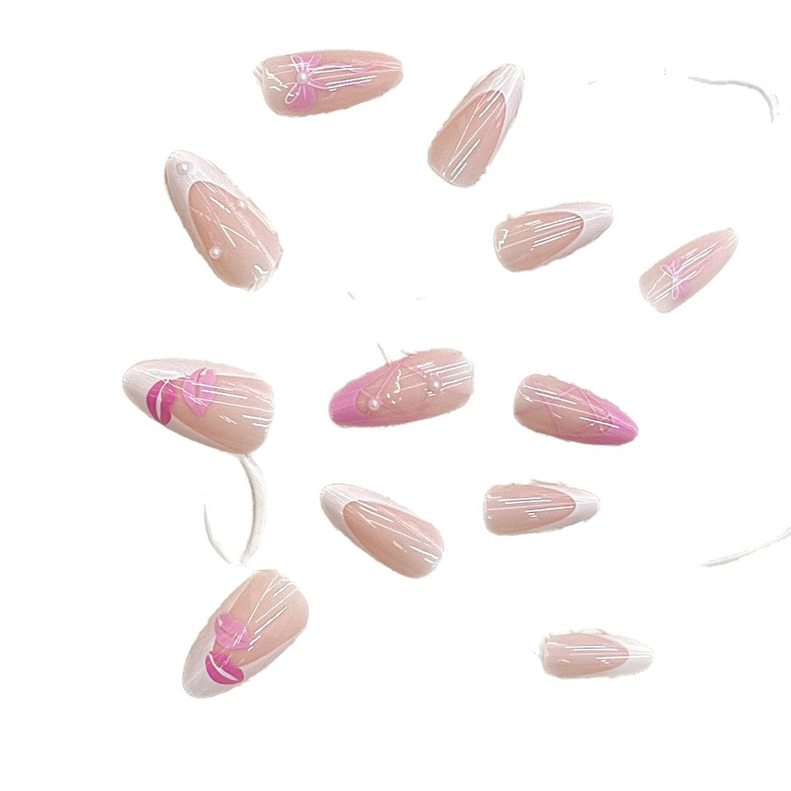 Künstlerisches Press-On Nagelset mit Kiss und Bow Design Brehn