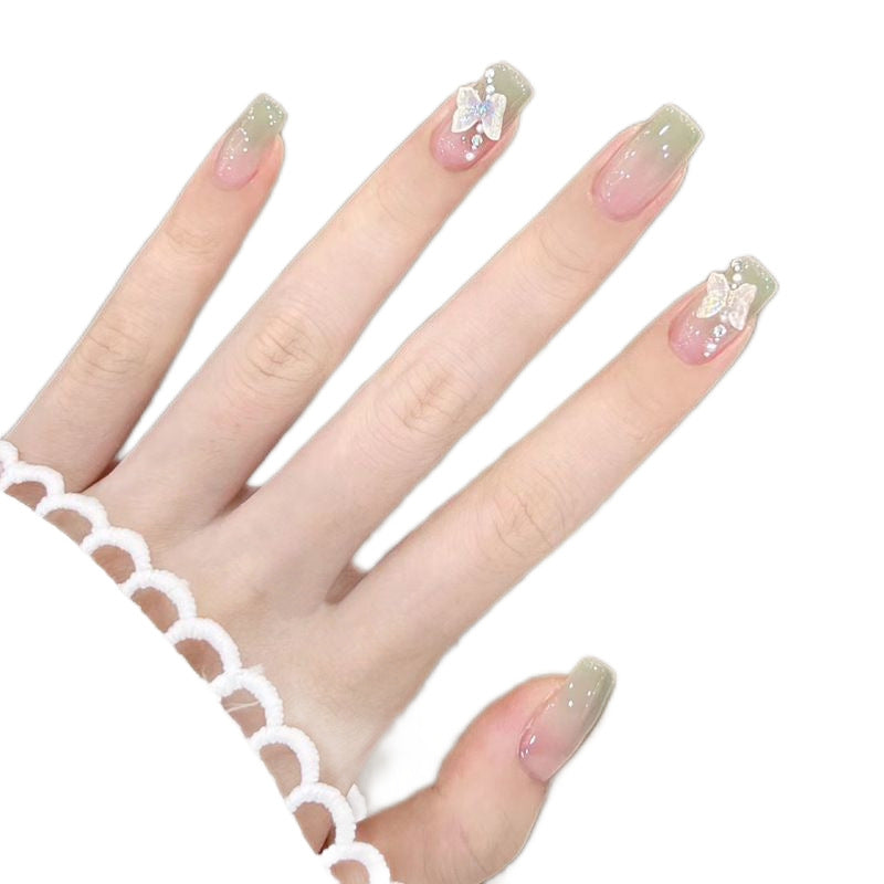 Künstliche Kunstfingernägel mit Elegantem Ombre-Design und Schmuckakzenten Brehn