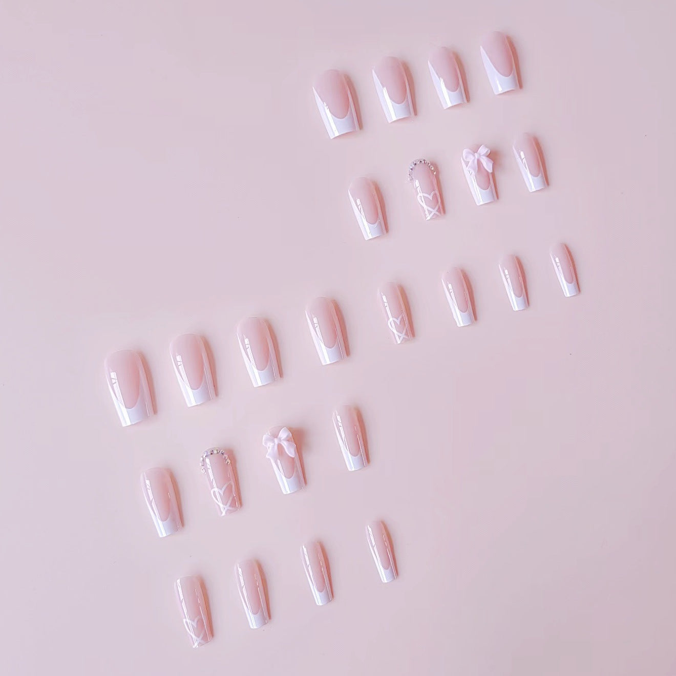 Kunstnagelset mit eleganten 3D-Schleifen und Strassverzierungen Brehn