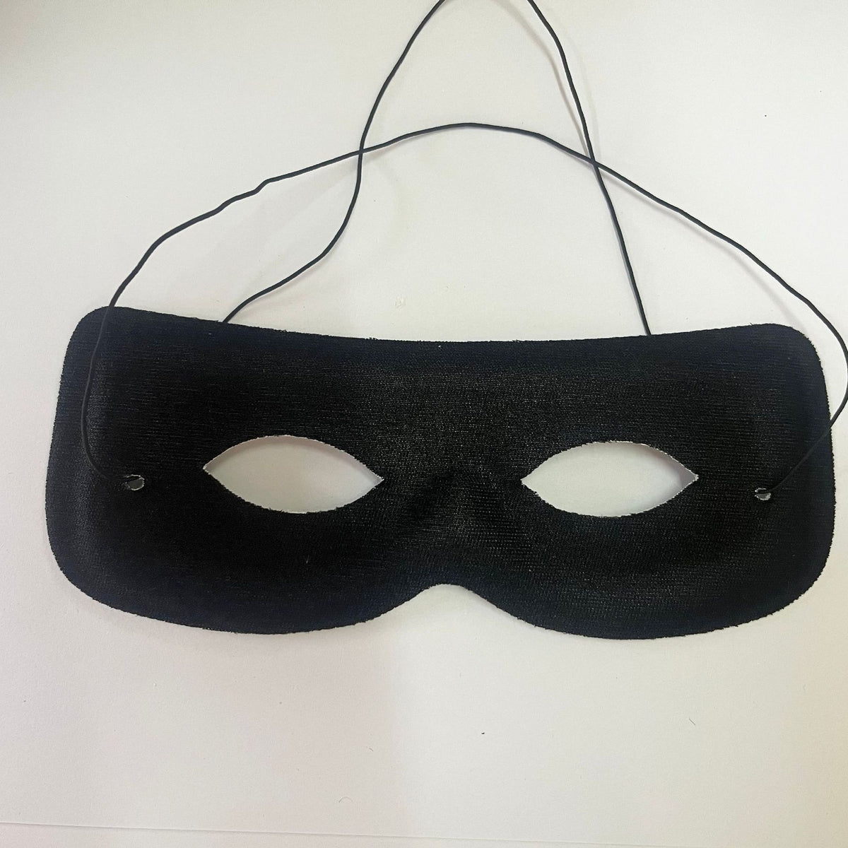 Stylische Fledermaus-inspirierte Maskerade-Maske Brehn