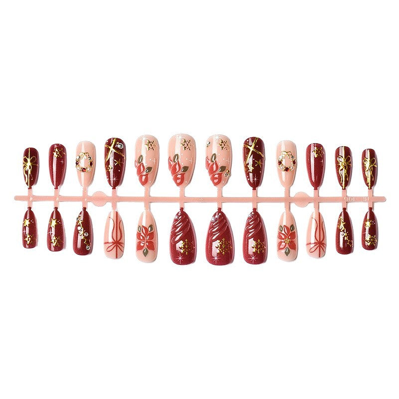 Kunstnagelset mit luxuriösen Weihnachtsmotiven und glamourösen Akzenten Brehn