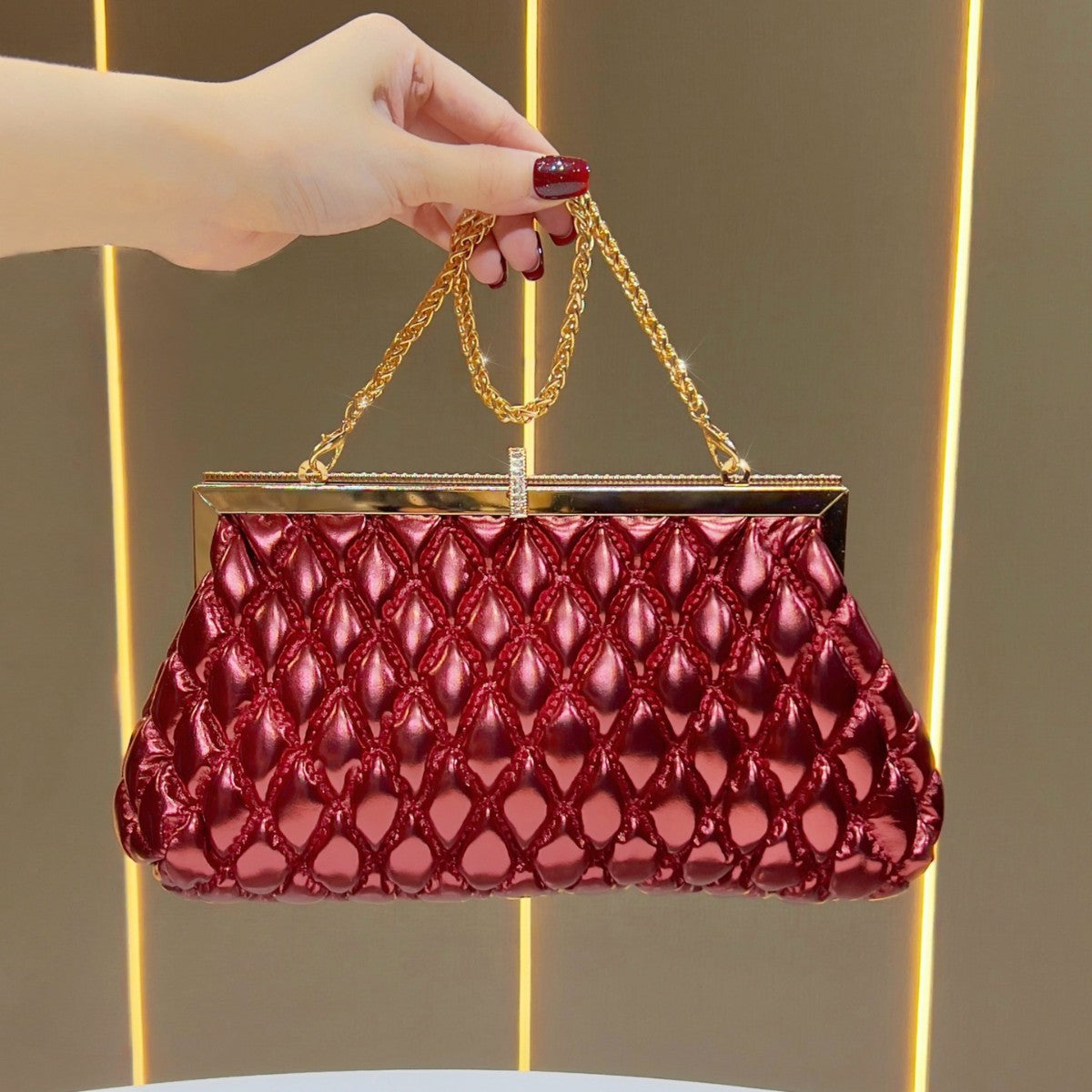 Elegante strukturierte Abendhandtasche
