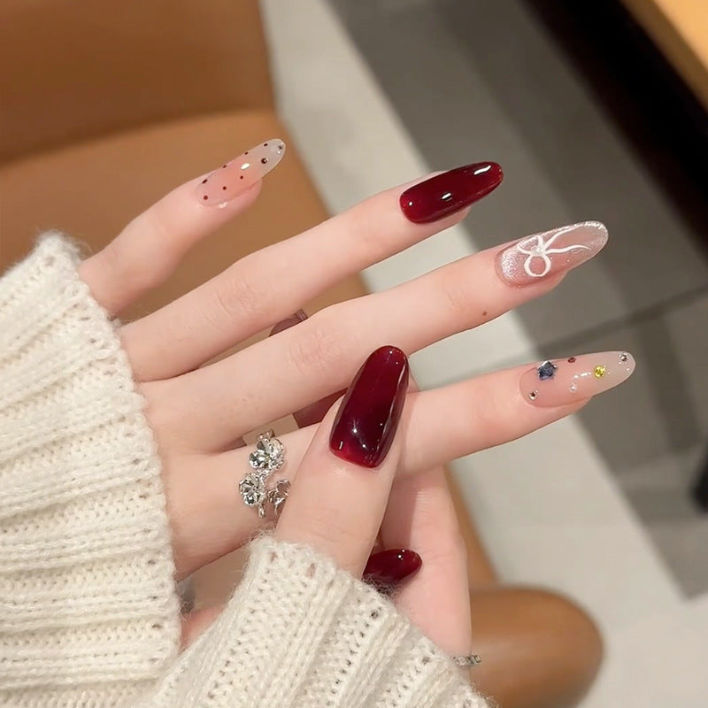 Künstlerisches Press-On-Nagelset mit dekorativen Blumenmustern Brehn