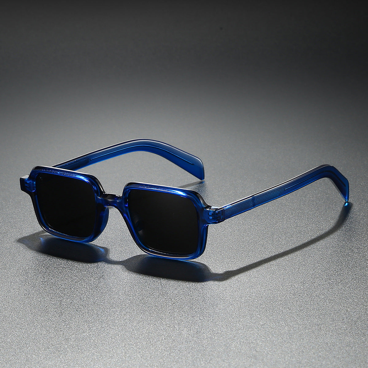 Damen modische Sonnenbrille im eleganten Quadratdesign mit breiten Bügeln Brehn
