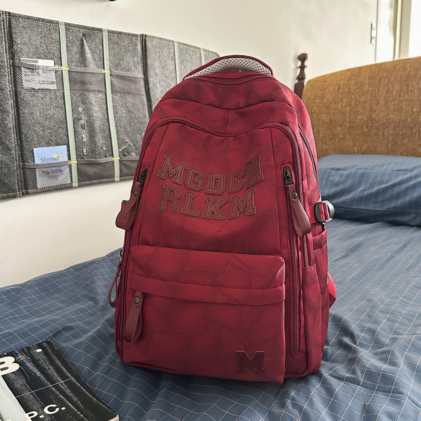Moderner Strukturierter Schulrucksack
