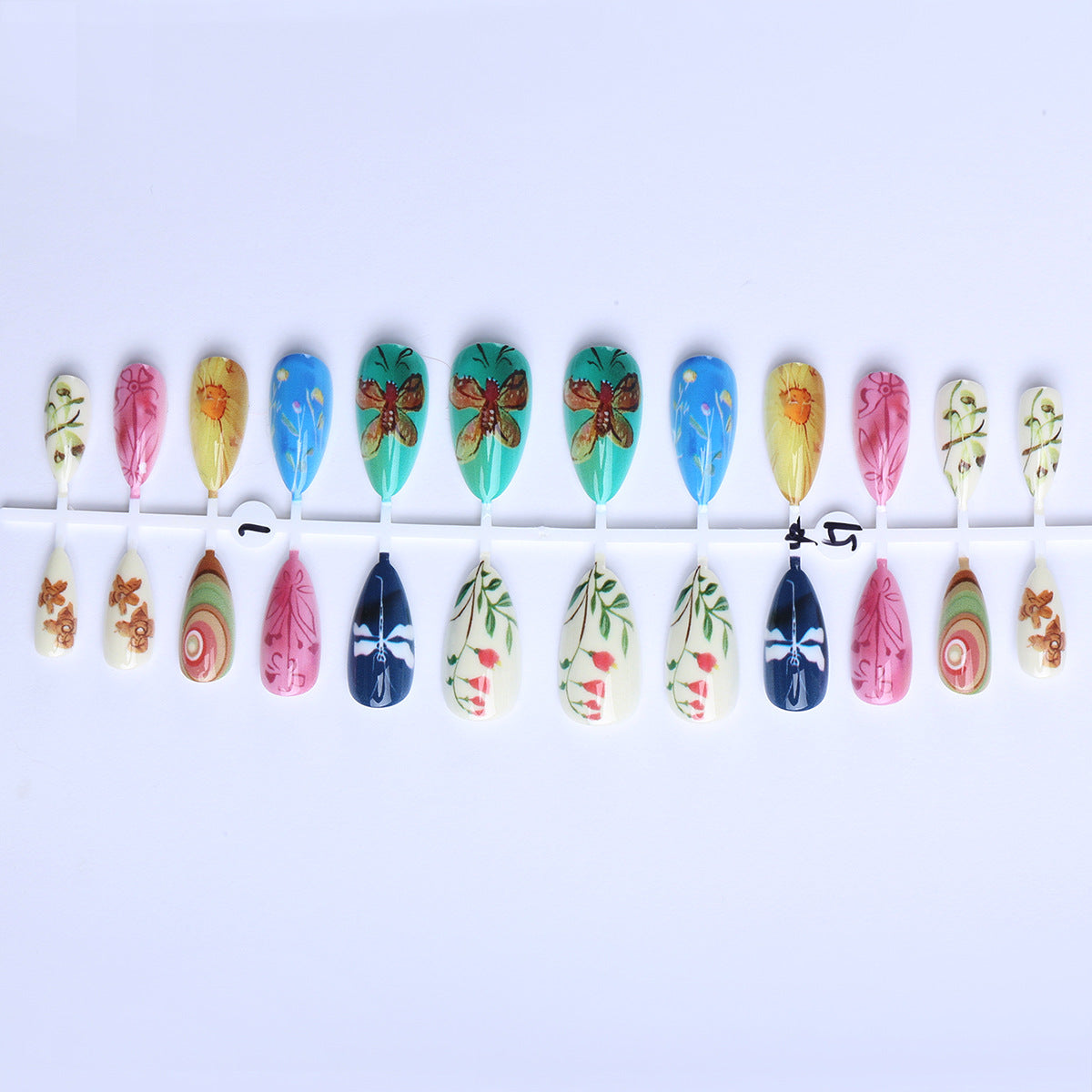 Kreative Kunstnägel mit Botanischen Motiven Brehn