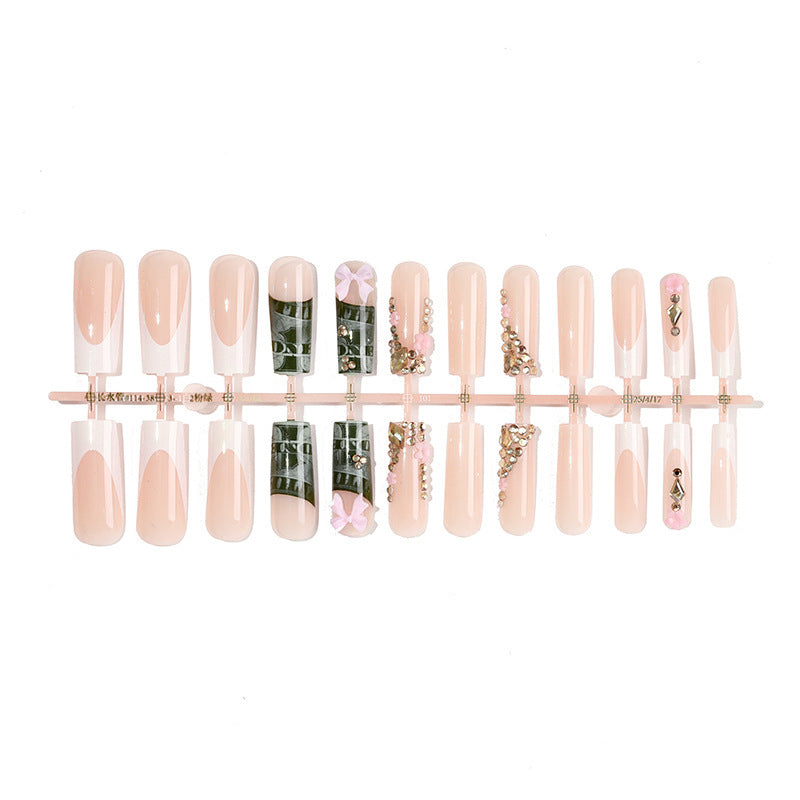 Kunstnagel-Set mit luxuriösen Verzierungen Brehn